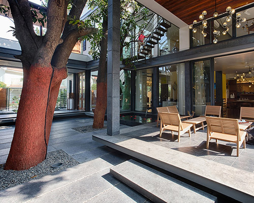 ujjval panchal & kinny soni design mango tree house in india