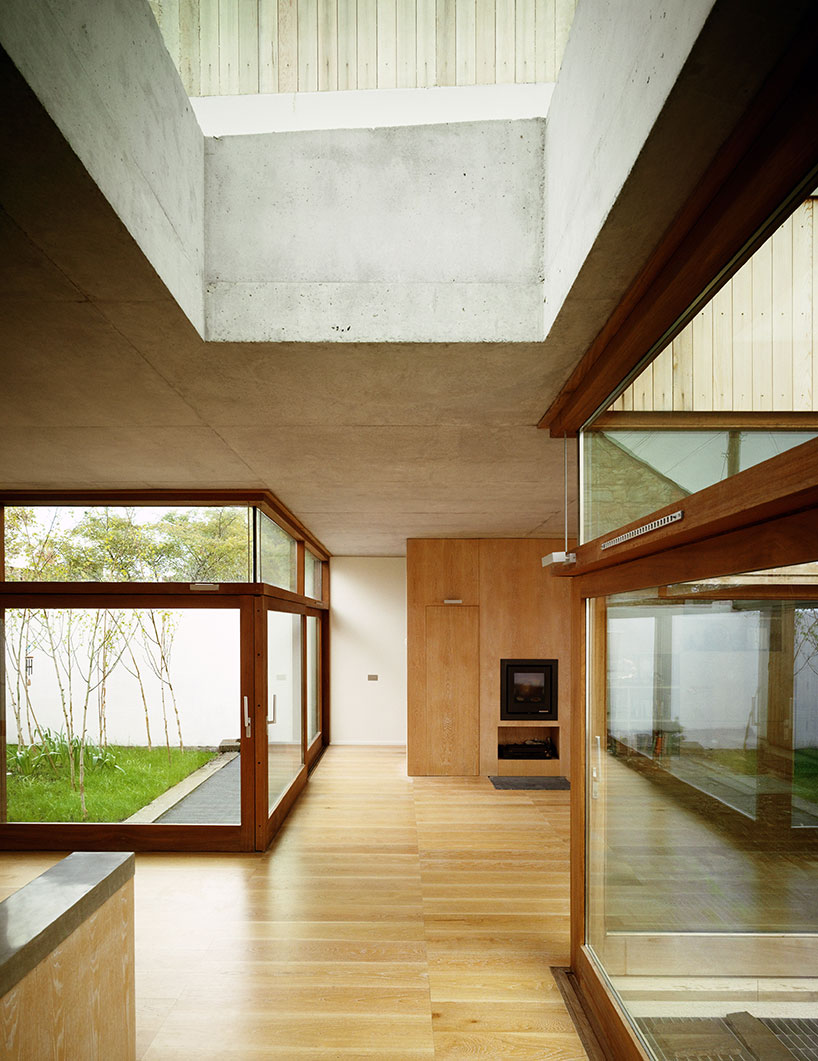 mccullough mulvin architects builds Z square house in irish back yard