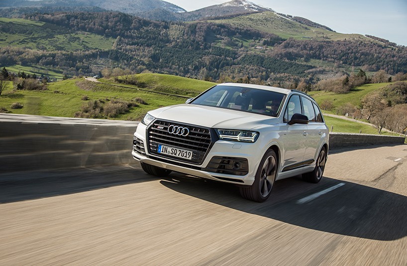 AUDI-SQ7-test-drive-designboom-04