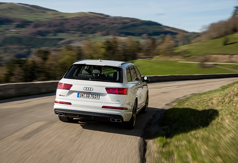 AUDI-SQ7-test-drive-designboom-05