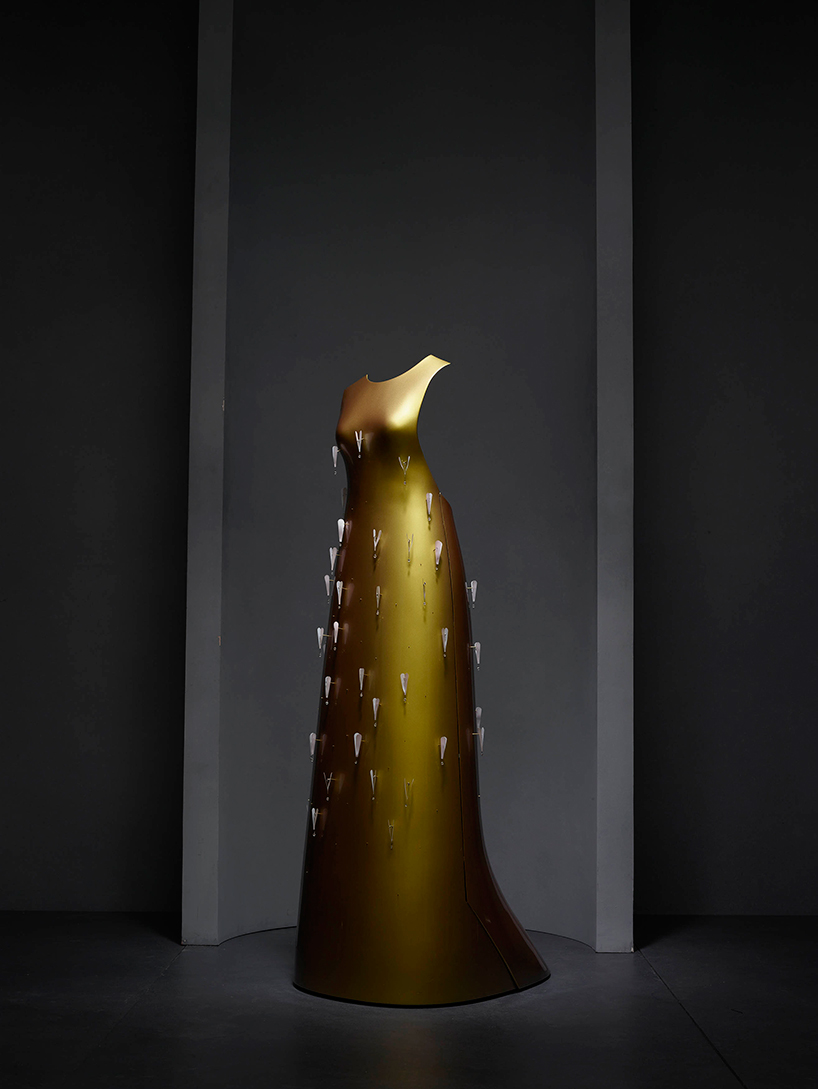 OMA-rem-koolhaas-metropolitan-museum-of-art-costume-institute-manus-x-machina-designboom-02