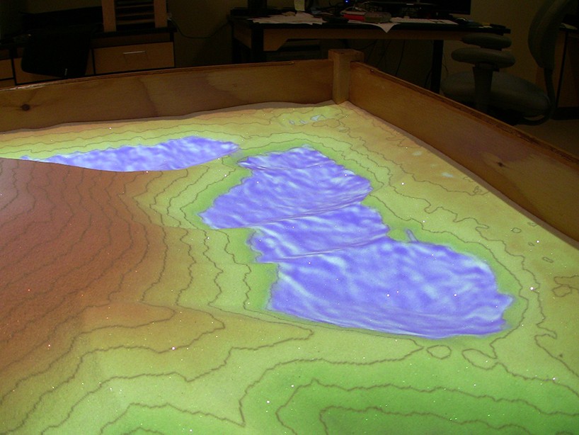 UC-davis-AR-sandbox-immersive-visualization-project-designboom-01
