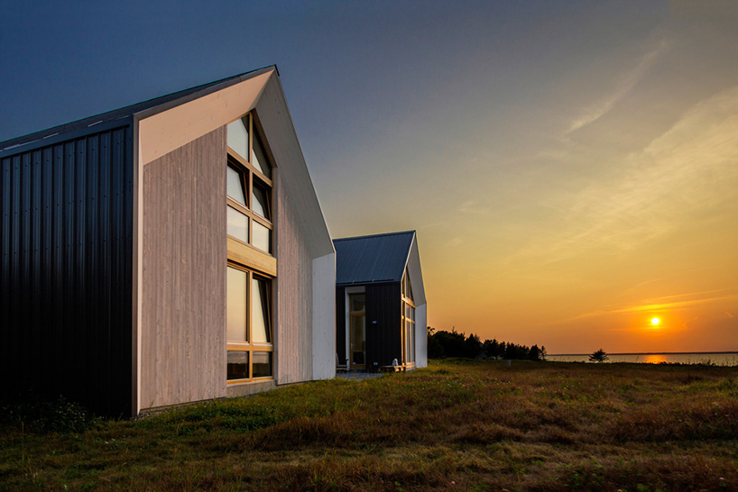YH2 unites two gable volumes to form single holiday home in canada
