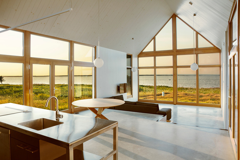 YH2-yiacouvakis-hamelin-architectes-les-jumelles-the-twins-house-caraquet-canada-designboom-09