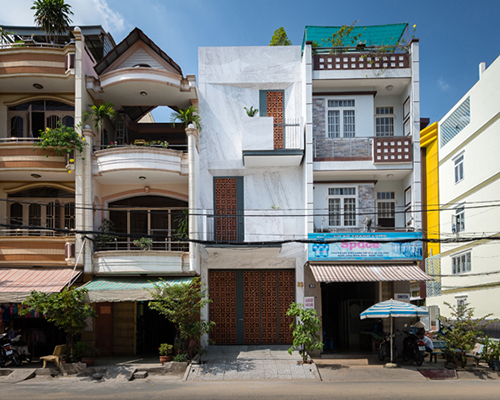 AD+studio realizes light filled transiting-step house in vietnam