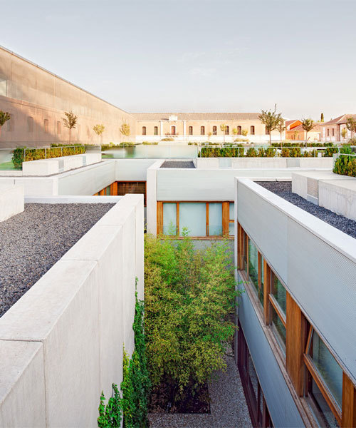 aranguren + gallegos arquitectos restore old cluster into parador hotel in spain