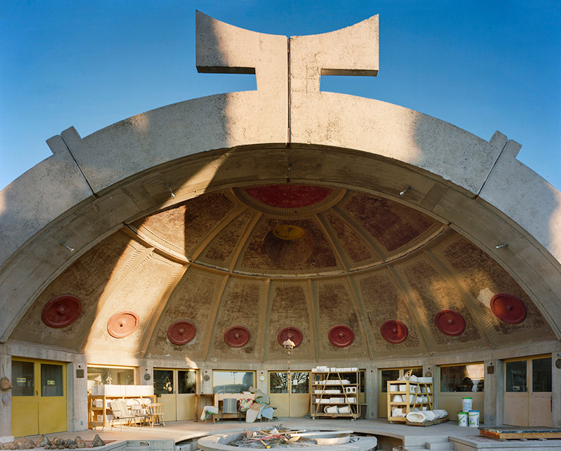 arcosanti-experimental-desert-town-arizona-paolo-soleri-designboom-01