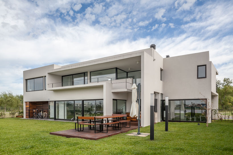 besonias-almeida-arquitectos-san-benito-house-argentina-designboom-02