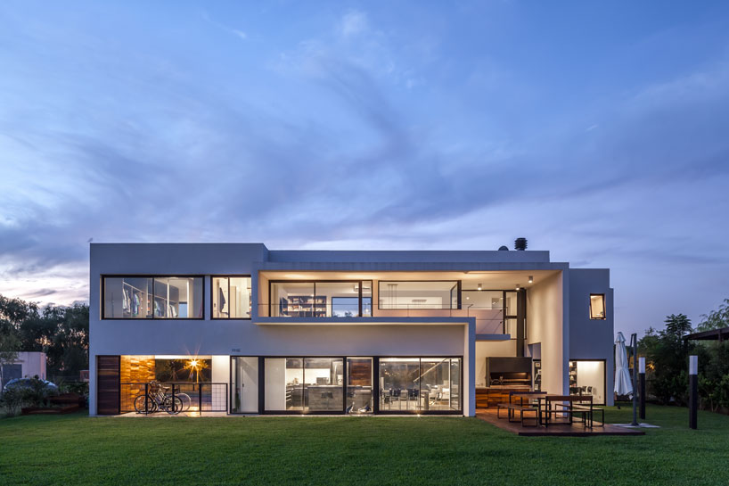 besonias-almeida-arquitectos-san-benito-house-argentina-designboom-02