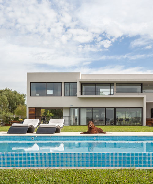 besonías almeida arquitectos sets san benito house overlooking lagoon