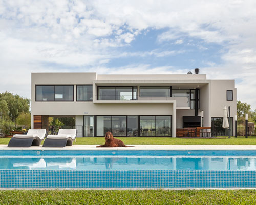 besonías almeida arquitectos sets san benito house overlooking lagoon