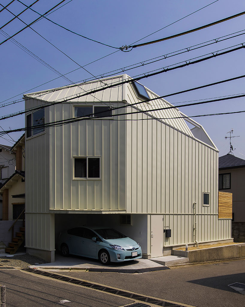angular residence by coo planning sits on a corner plot in hyōgo, japan
