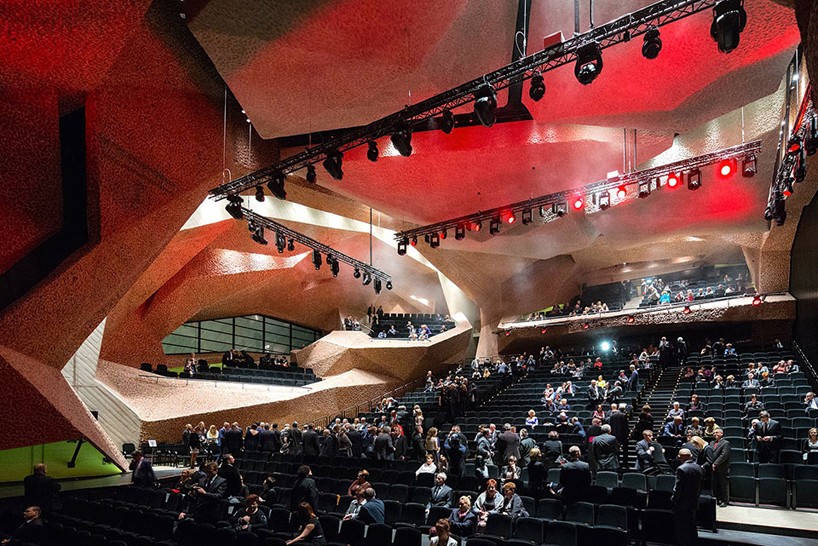 fernando-menis-ckk-jordanki-auditorium-poland-designboom-001