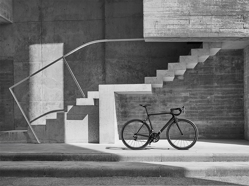 heroin-carbon-fiber-road-bicycle-designboom-01