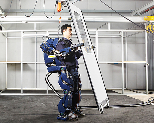 hyundai develops working 'iron man' exoskeleton suit to help workers and paraplegics