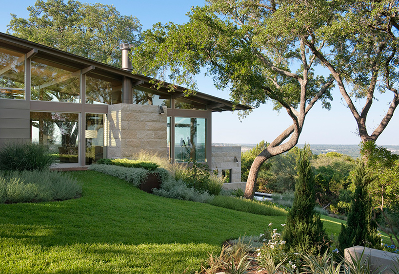 lake-flato-hillside-house-austin-texas-designboom-01