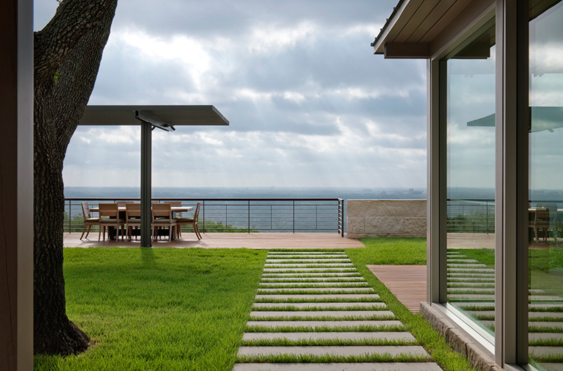 lake-flato-hillside-house-austin-texas-designboom-02