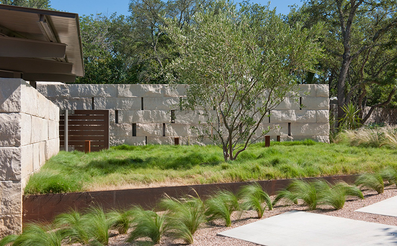 lake-flato-hillside-house-austin-texas-designboom-02