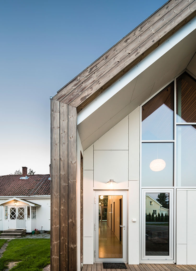 link-arkitektur-ovre-tomtegate-7-contemporary-farmhouse-norway-designboom-02