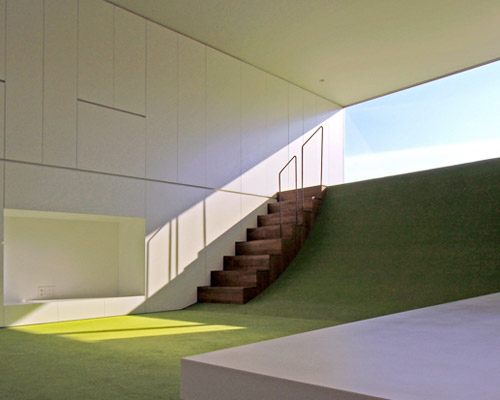 mitsuharu kojima architects adds curved floor to japanese house