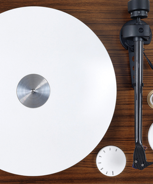 ON turntable by gpinto combines classic elements with modern technological features