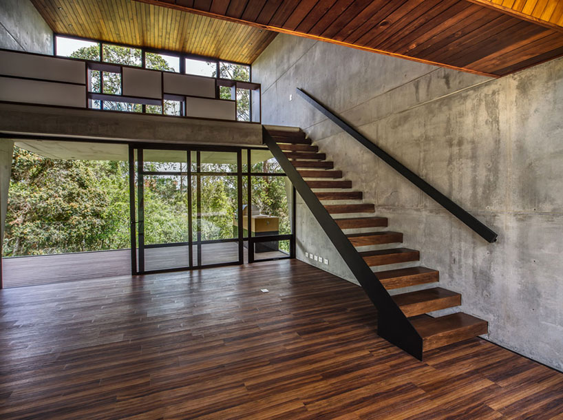 plan-b-arquitectos-casa-en-ilanogrande-rionegro-designboom-02