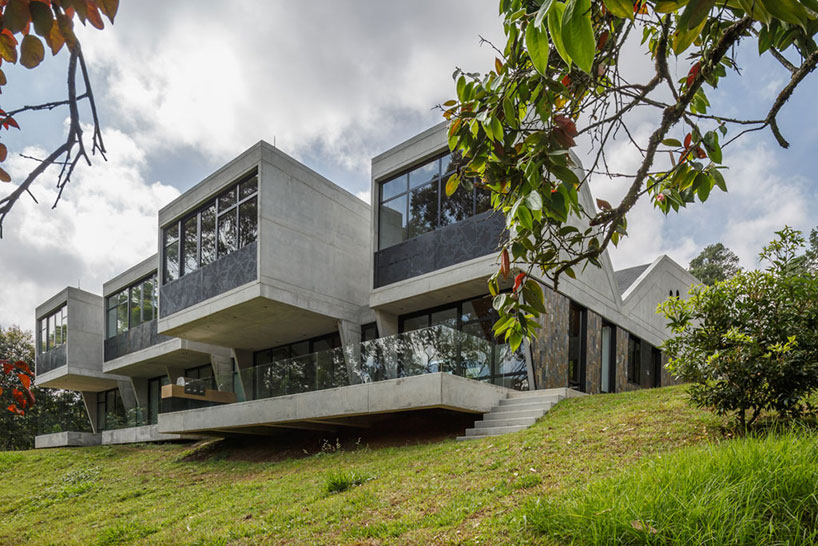 plan-b-arquitectos-casa-en-ilanogrande-rionegro-designboom-02