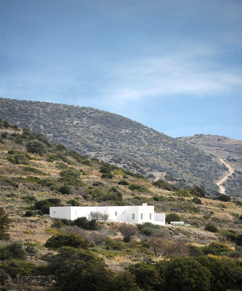 react architects inserts maison kamari into the arid greek landscape