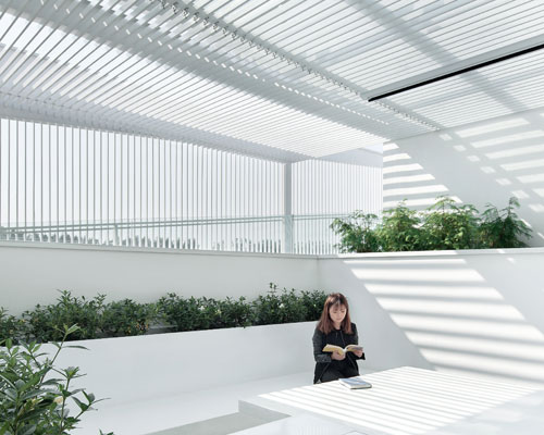 reMIX studio conceals interweaving interior behind semi-transparent façade