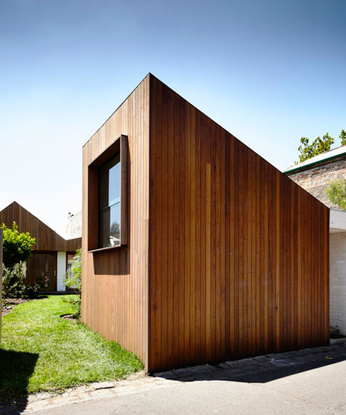 rob kennon architects highlights datum house with shifting timber roofline