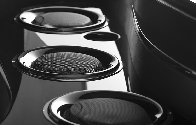 robert-majkut-whaletone-royal-digital-piano-designboom-10
