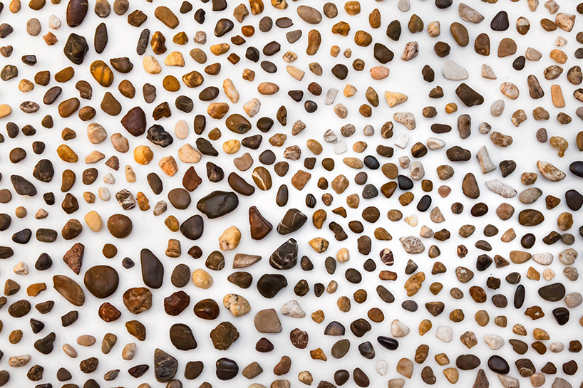 robotic-rock-installation-sorts-stones-based-on-their-geological-age-designboom-01