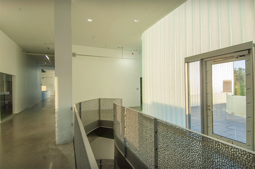 steven-holl-university-of-iowa-new-visual-arts-building-nears-completion-designboom-02
