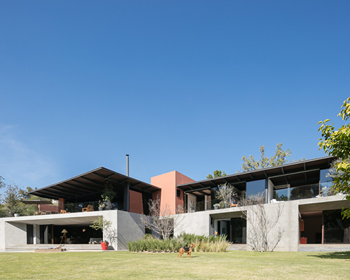 taller arquitectónica completes palme house in guadalajara