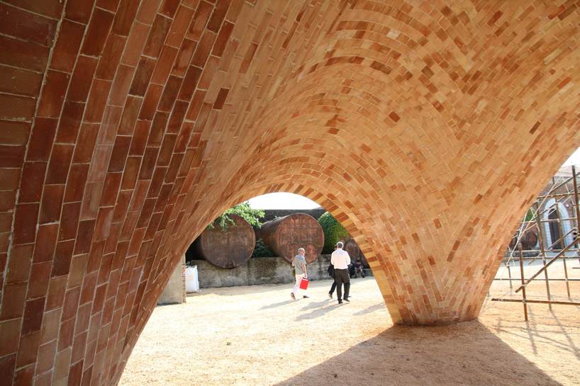 venice architecture biennale norman foster droneport designboom 
