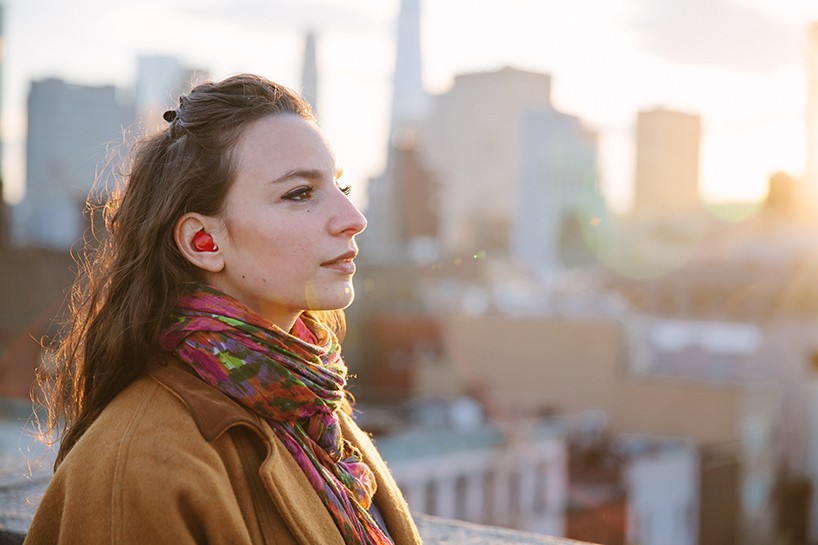 waverly-labs-pilot-earpiece-translator-wearable-designboom-01