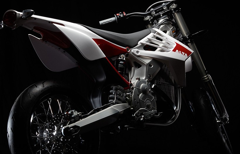 alta-motors-redshift-electric-motorbikes-designboom-06