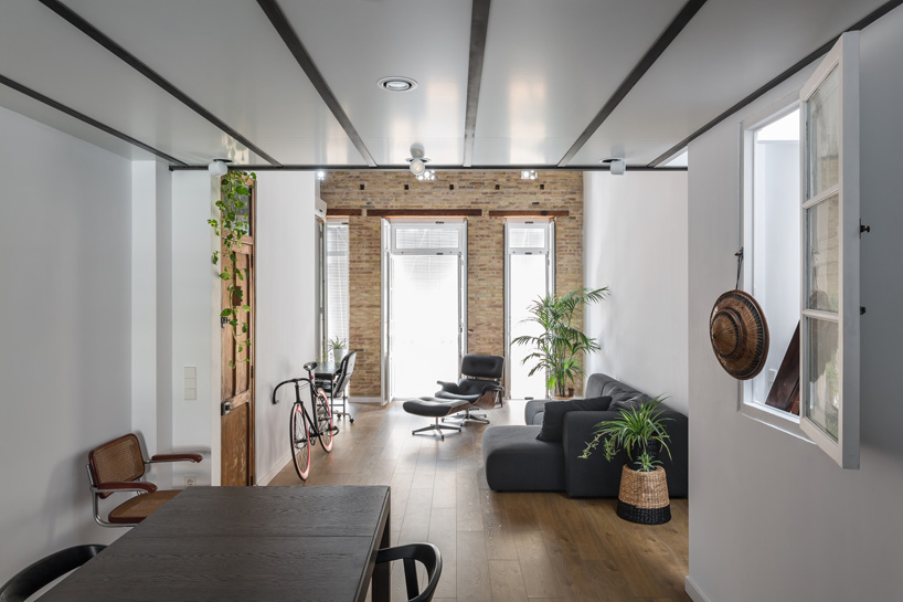 ambau-taller-d’arquitectes-loft-rehabilitation-valencia-designboom-02