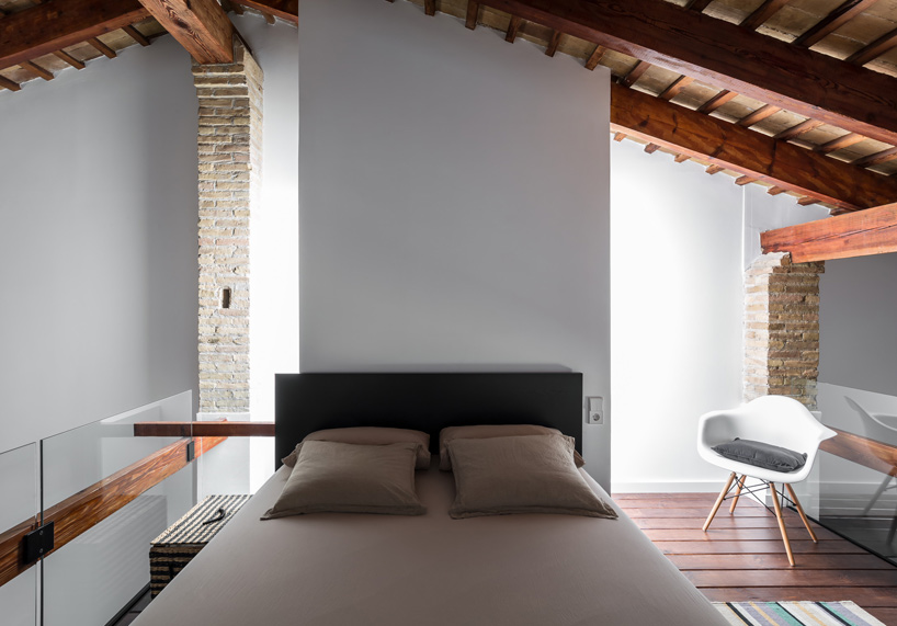 ambau-taller-d’arquitectes-loft-rehabilitation-valencia-designboom-02