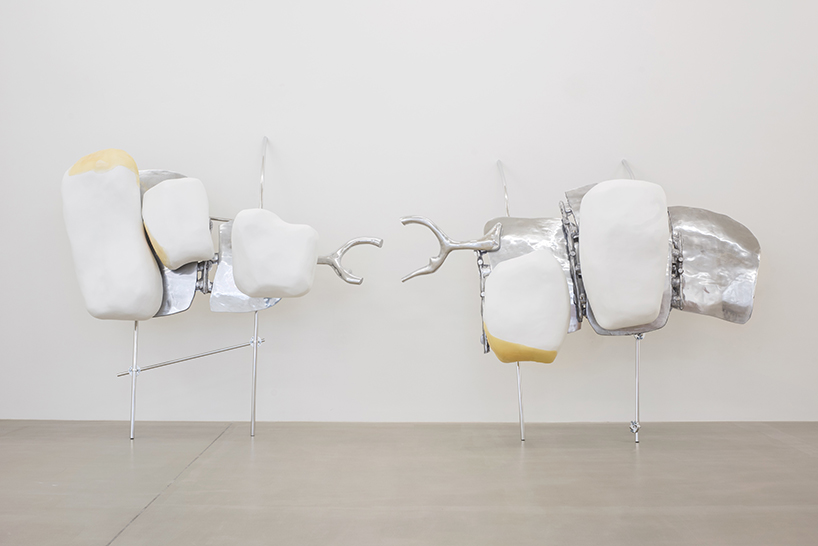 giant-teeth-marian-goodman-gallery-nairy-baghramian-scruff-of-the-neck-designboom-01
