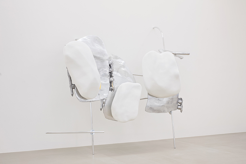 giant-teeth-marian-goodman-gallery-nairy-baghramian-scruff-of-the-neck-designboom-02