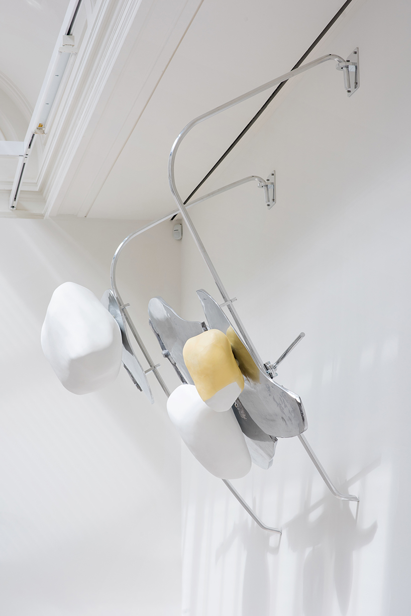 giant-teeth-marian-goodman-gallery-nairy-baghramian-scruff-of-the-neck-designboom-02