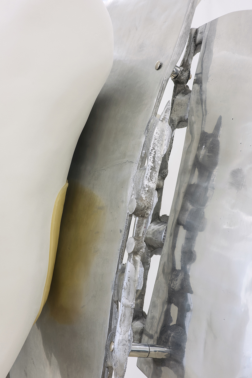 giant-teeth-marian-goodman-gallery-nairy-baghramian-scruff-of-the-neck-designboom-02