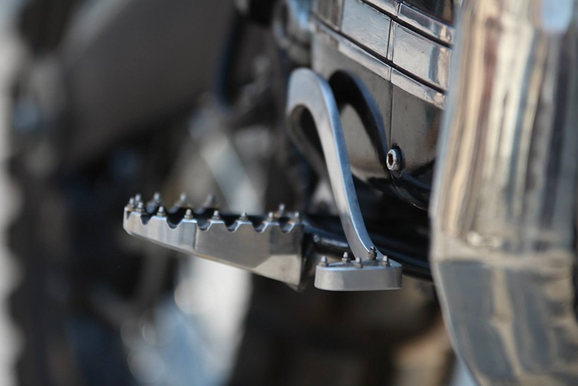 moto-exotica-yamaha-RD350-scrambler-designboom-05