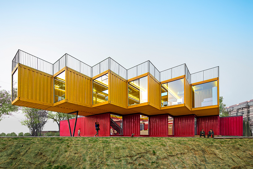 peoples-architecture-office-container-stack-pavilion-dongshan-shanxi-china-designboom-01