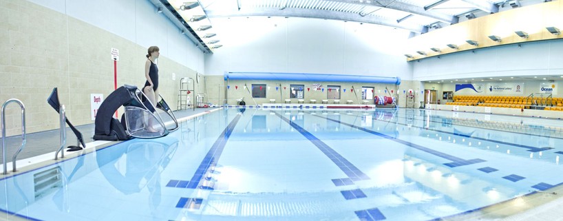 poolpod-products-swimming-mobility-platform-designboom-01