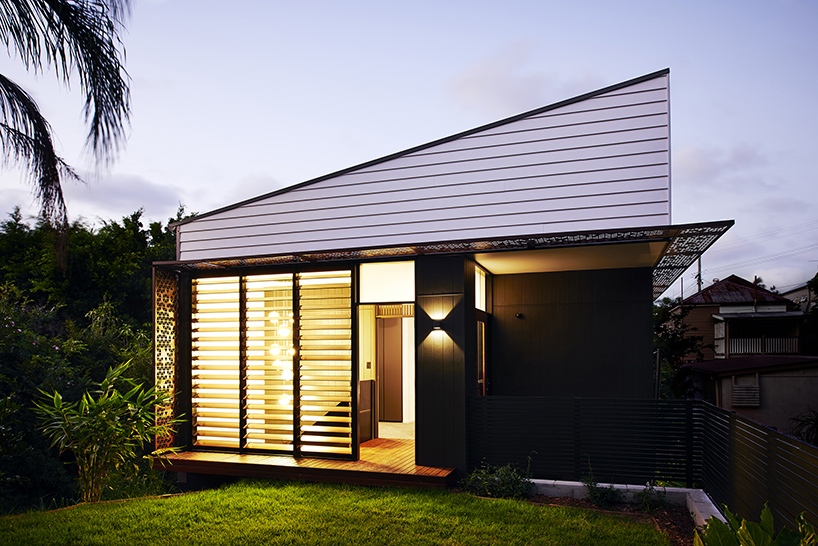 refresh design builds woolloongabba gardenhouse in a queensland backyard
