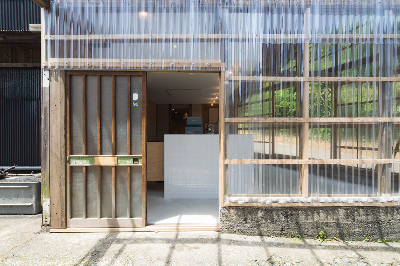 roovice-architects-miyagawa-bagel-shop-japan-designboom-02