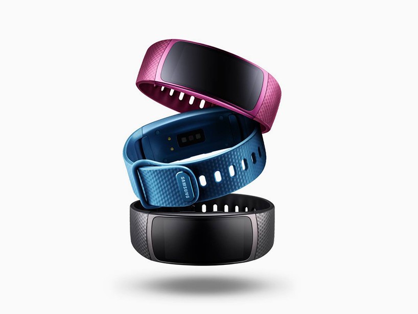 samsung-gear-fit2-gear-iconx-fitness-wearables-designboom-06