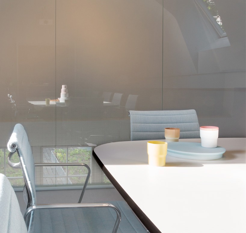 scholten & baijings glass gradients NEOCON 2016 designboom